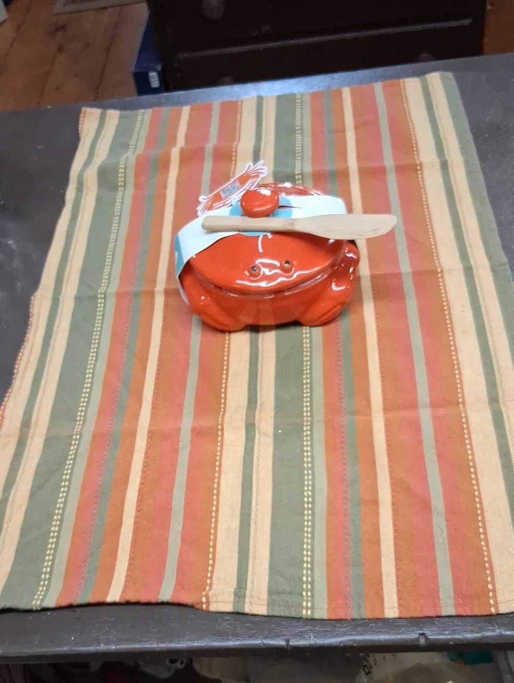 Be Crabby‎ brie cheese baker with set of 2 striped linen runner/towels